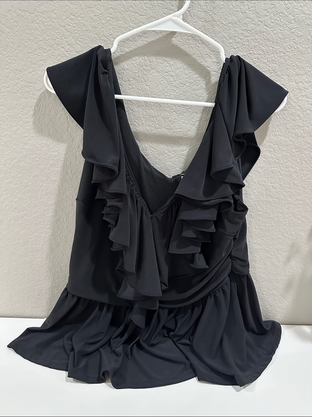 Express Black Ruffle V-Neck Sleeveless Blouse size L